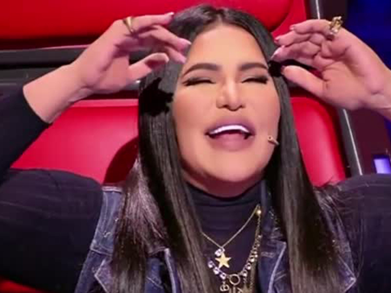 اضغط لمشاهدة الفيديو: أحلام تتعرض لموقف محرج في برنامج ذا فويس!